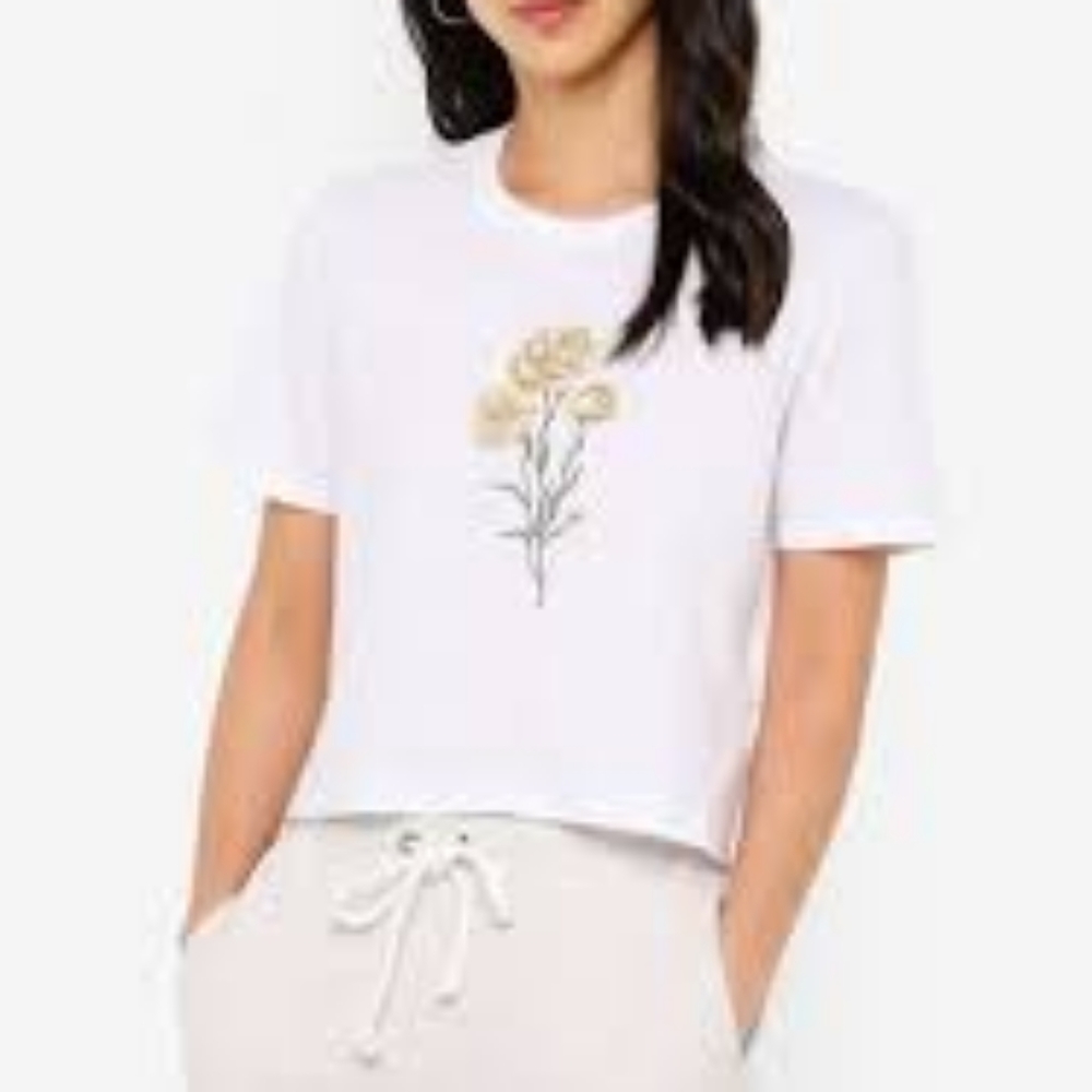 Abercrombie & Fitch Women's Embroidered Flowered Cropped Tee